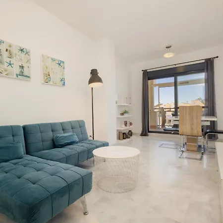 アパート First-line Beach, Terrace And Pool With Incredible Sea Views, New Golden Mile エステポナ
