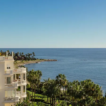 Apartment First-line Beach, Terrace And Pool With Incredible Sea Views, New Golden Mile Estepona