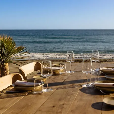 Apartment First-line Beach, Terrace And Pool With Incredible Sea Views, New Golden Mile *