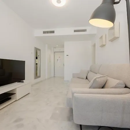 First-line Beach, Terrace And Pool With Incredible Sea Views, New Golden Mile アパート *