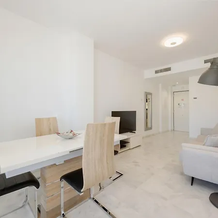 アパート First-line Beach, Terrace And Pool With Incredible Sea Views, New Golden Mile